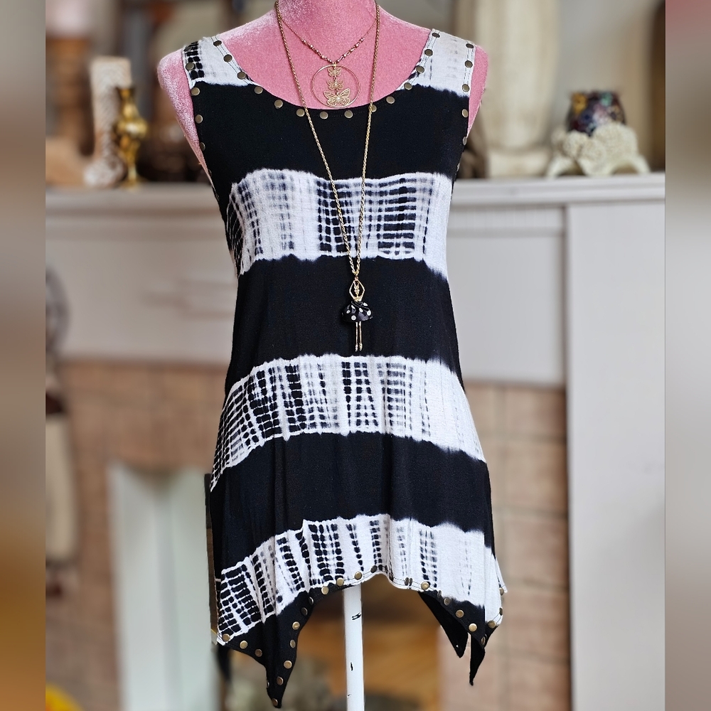 Lola B long sleeveless t-shirt with hankerchief hem, brass studs.Size small.